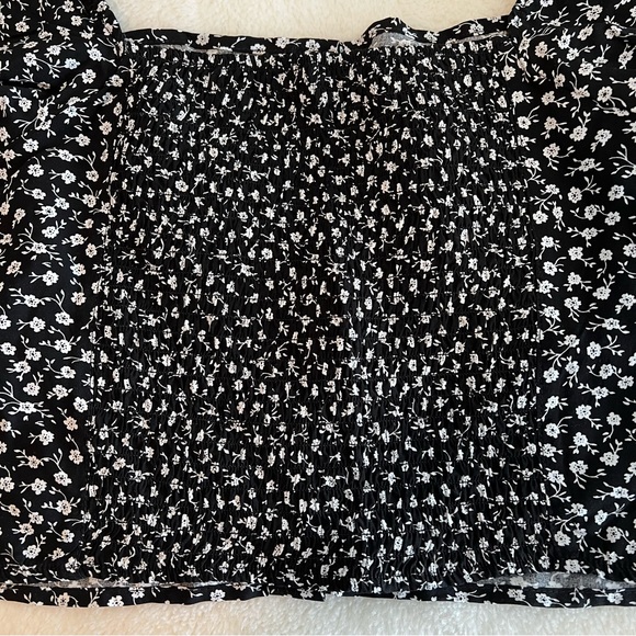 Cropped Top 🖤 worn once! - Picture 8 of 10